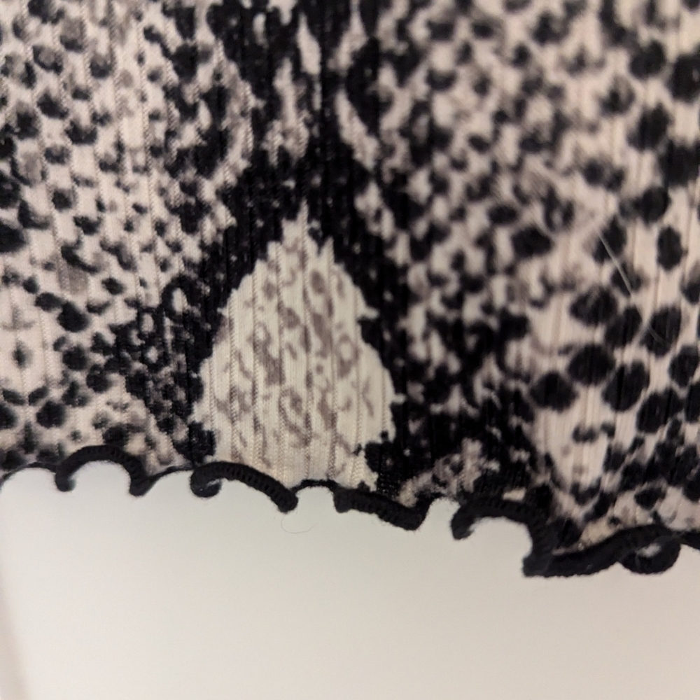🐆 Caution to the Wind Snake Print S Crop Top Ruffle Hem Whimsicoth Animal - Picture 5 of 10